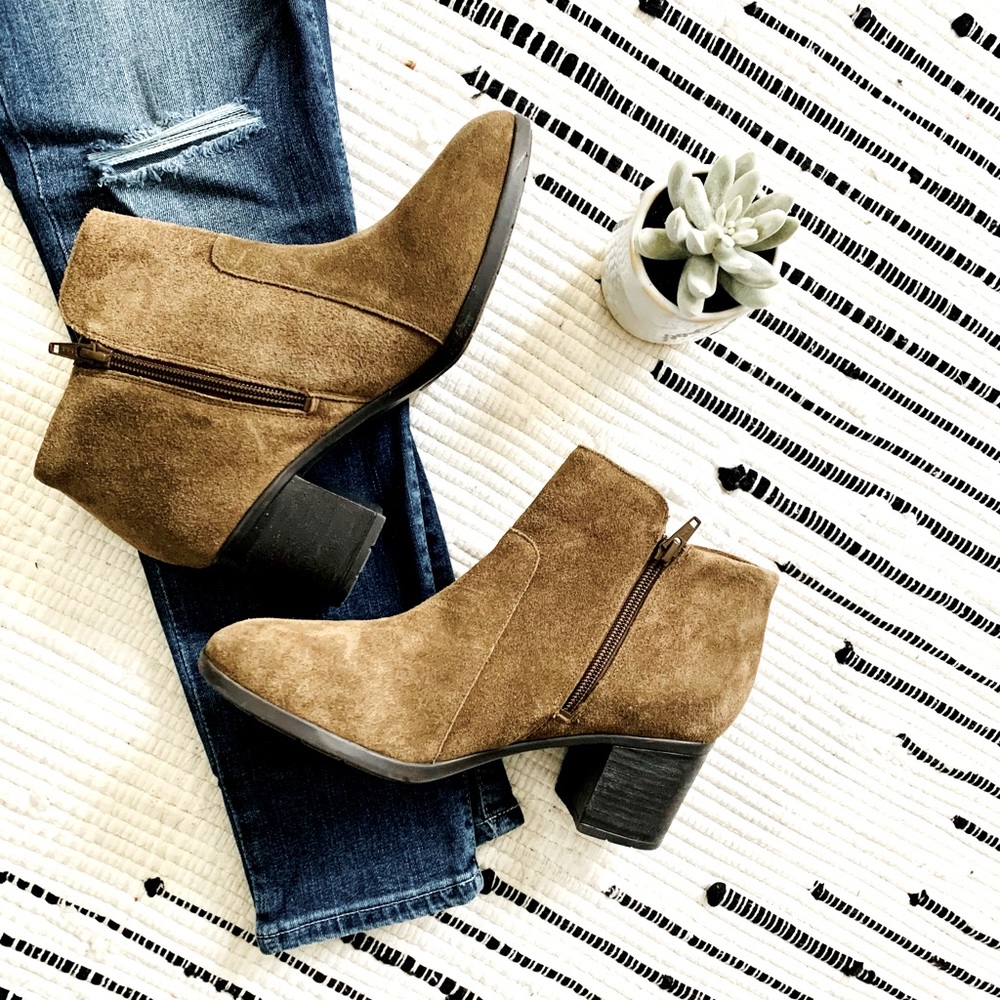 Easy Spirit Tan Suede Booties Like New 8.5